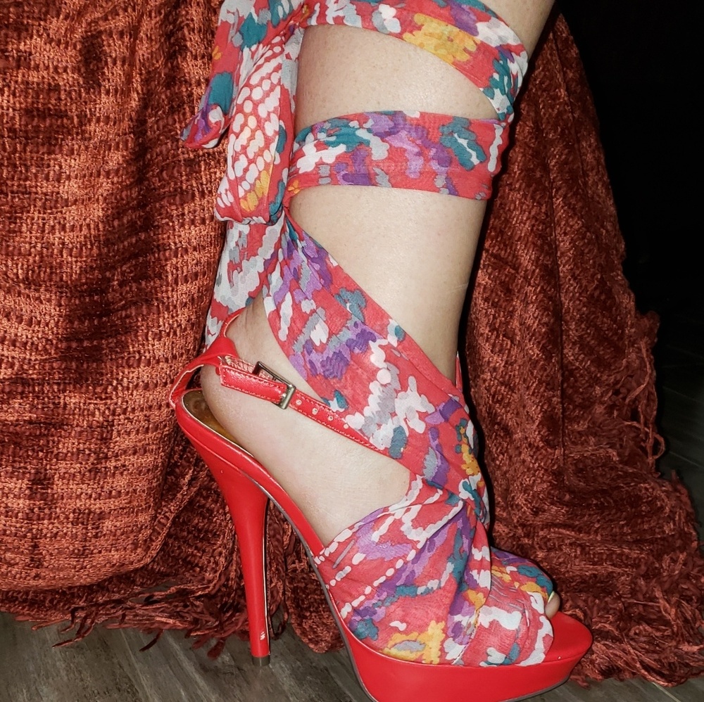 Paprika heels
